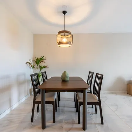 Apartment Azahara1, Mountain Views And Frontline Golf Marbella