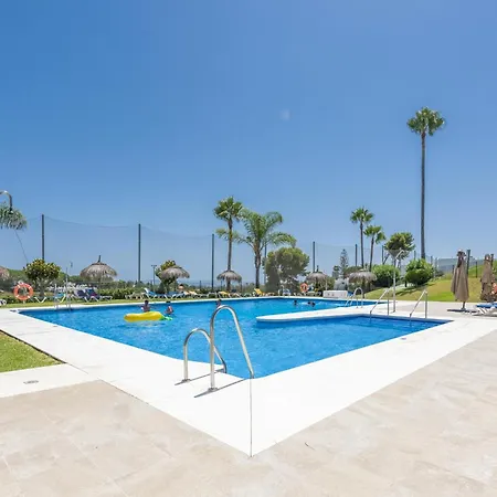 Apartment Azahara1, Mountain Views And Frontline Golf Marbella